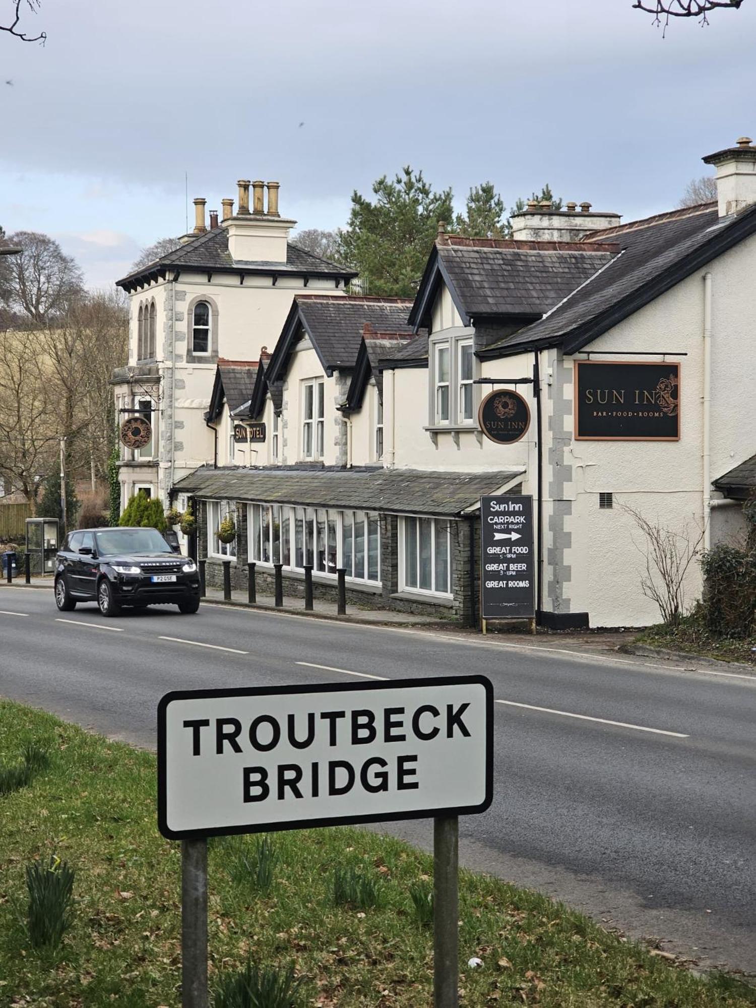 The Sun Inn Troutbeck Bridge Exterior photo